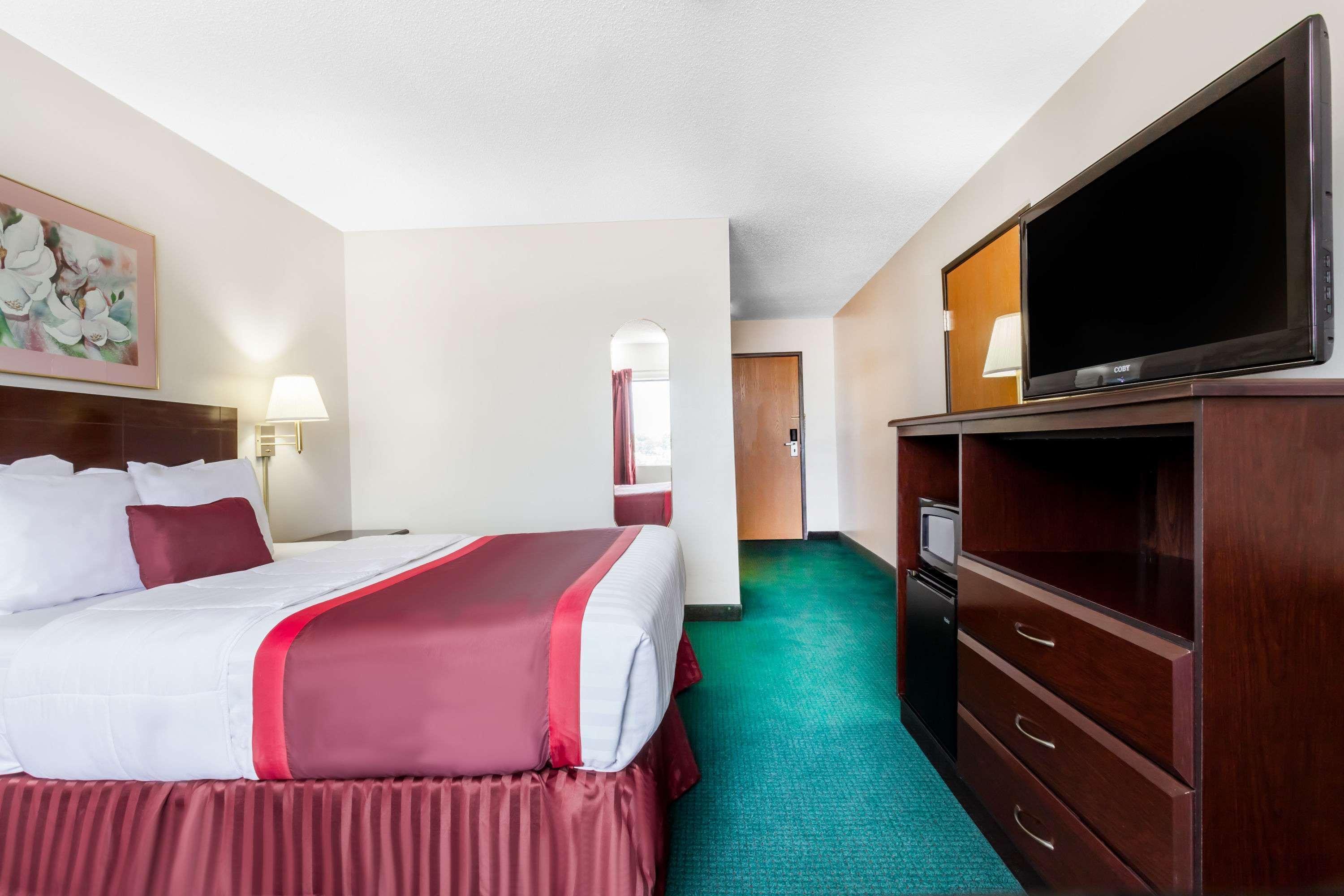 Ramada By Wyndham Tell City Экстерьер фото