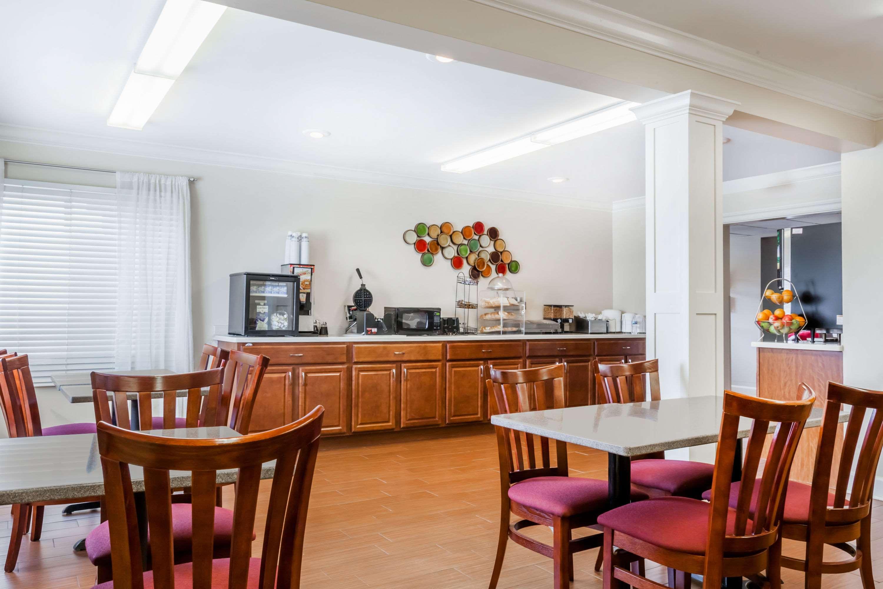 Ramada By Wyndham Tell City Экстерьер фото