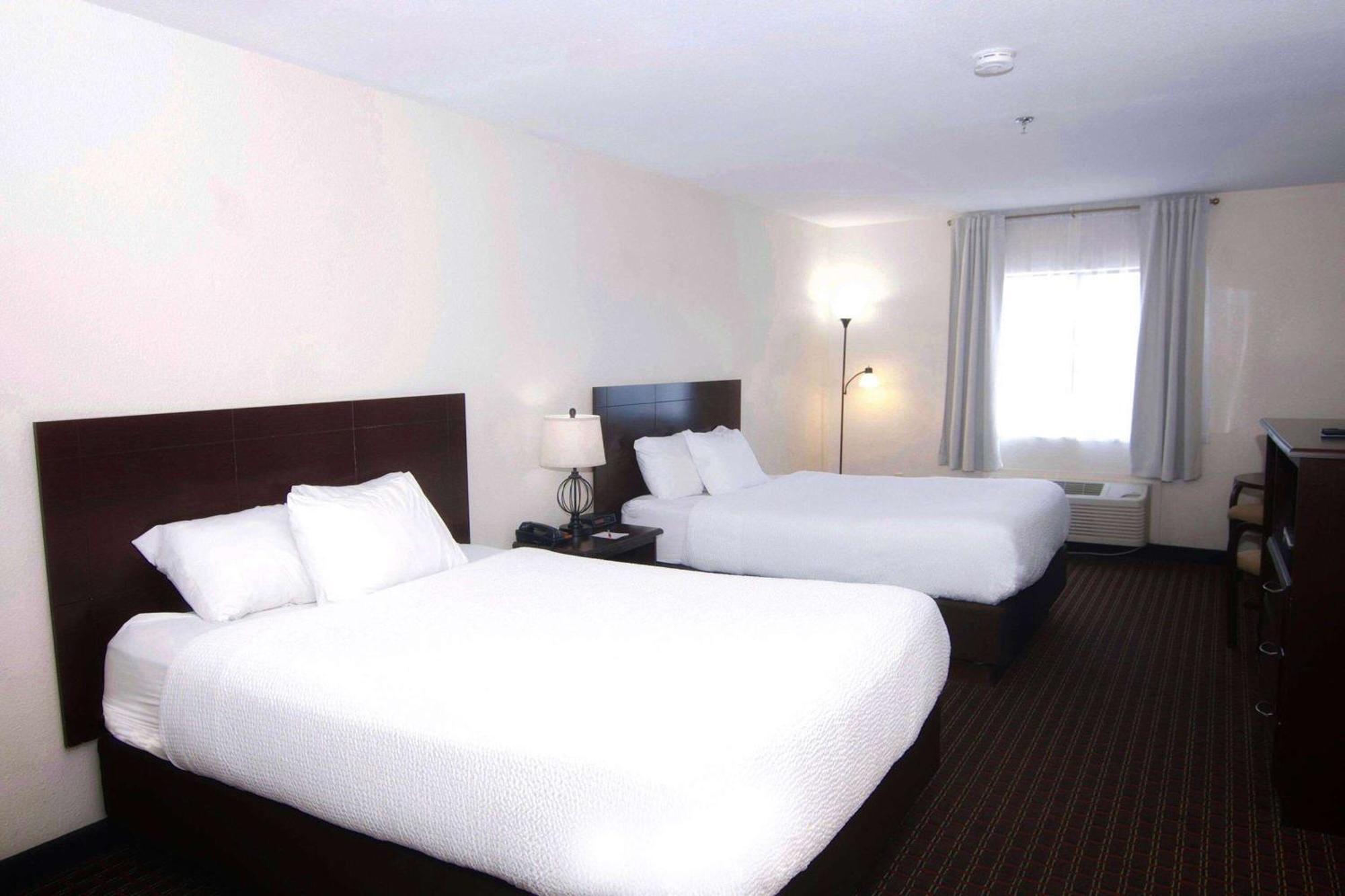 Ramada By Wyndham Tell City Экстерьер фото