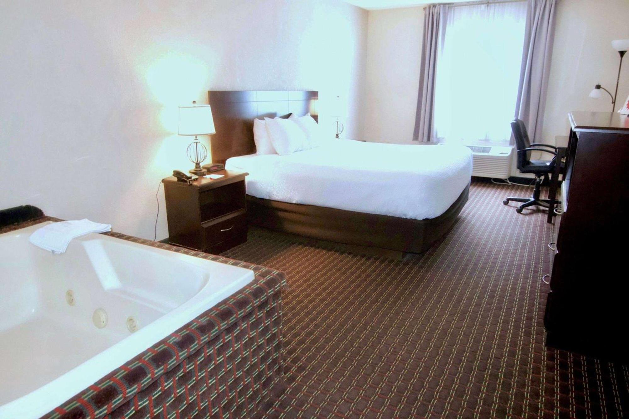 Ramada By Wyndham Tell City Экстерьер фото