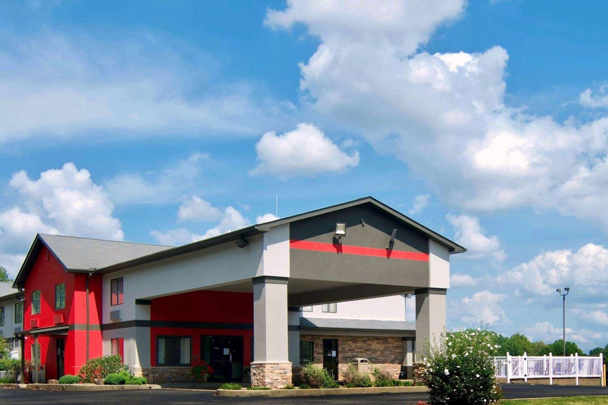 Ramada By Wyndham Tell City Экстерьер фото